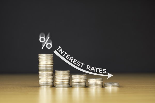 Lower Interest Rate % with coins AdobeStock_228508854 600x400